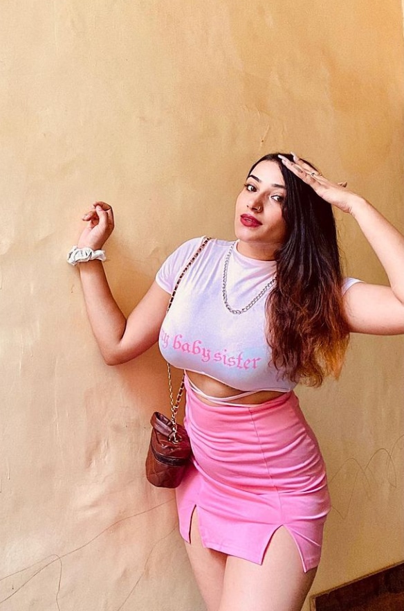 Call Girls in Noida Sector 18
